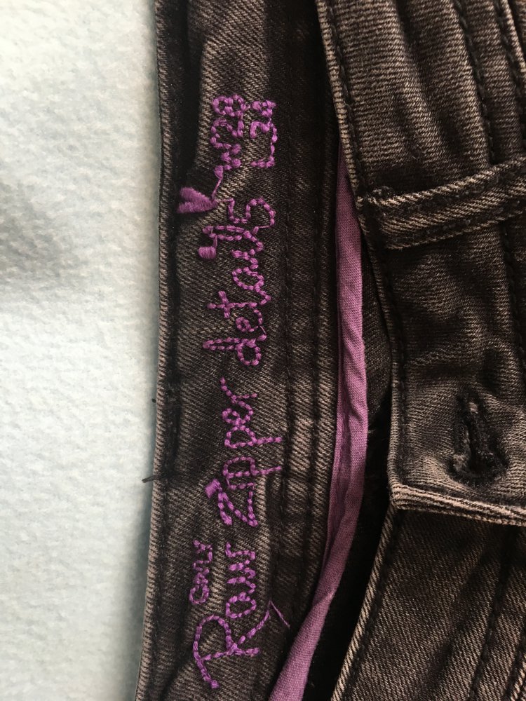 Graue Jeans