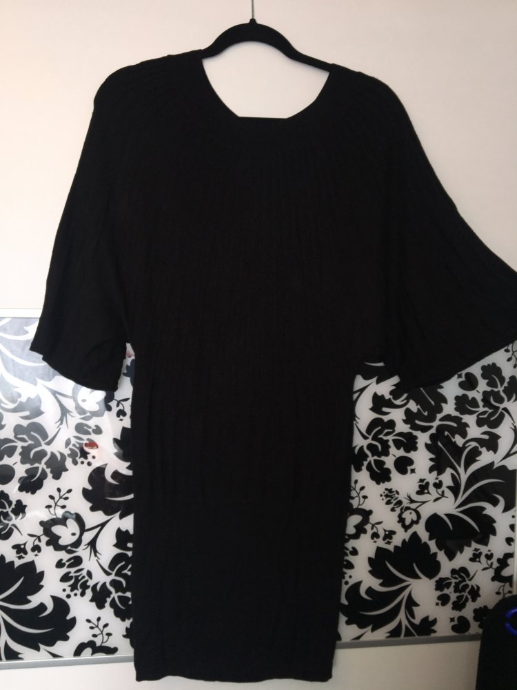 Schickes Schwarzes Strickkleid 