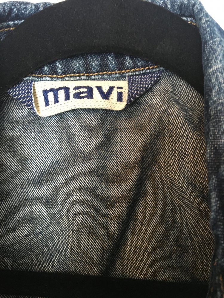 Dunkle Jeansjacke 
