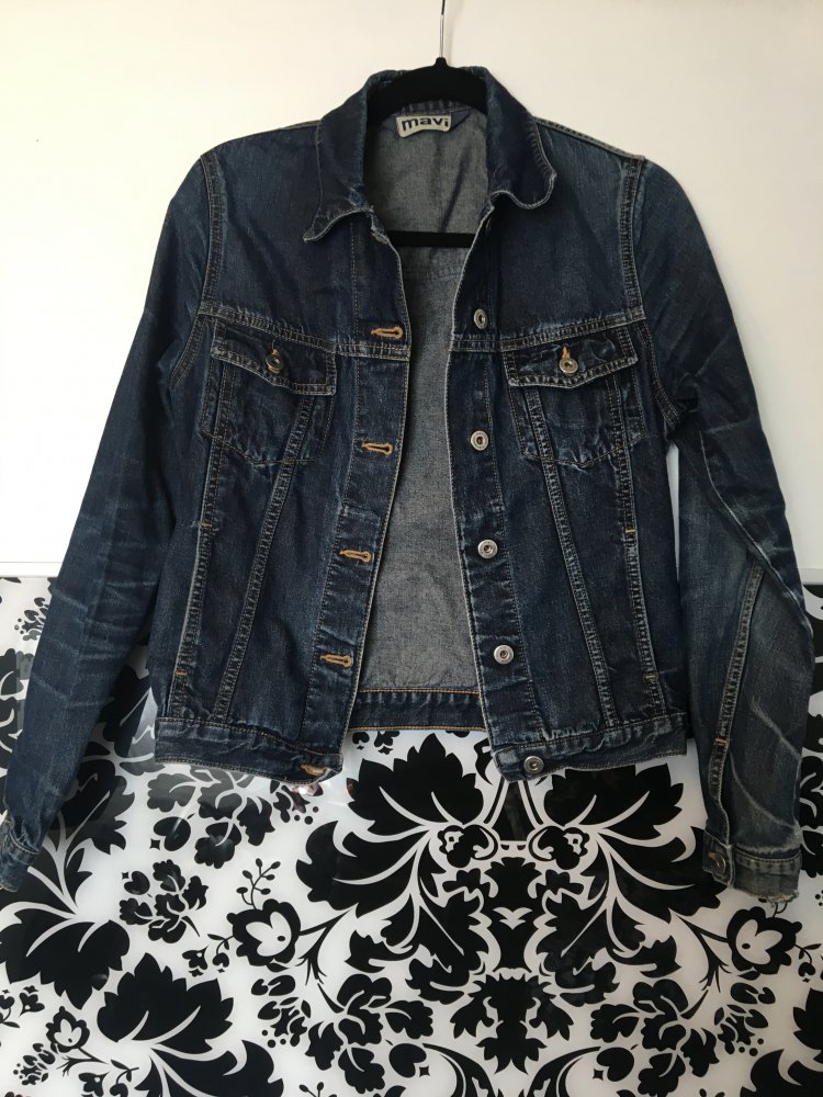 Dunkle Jeansjacke 