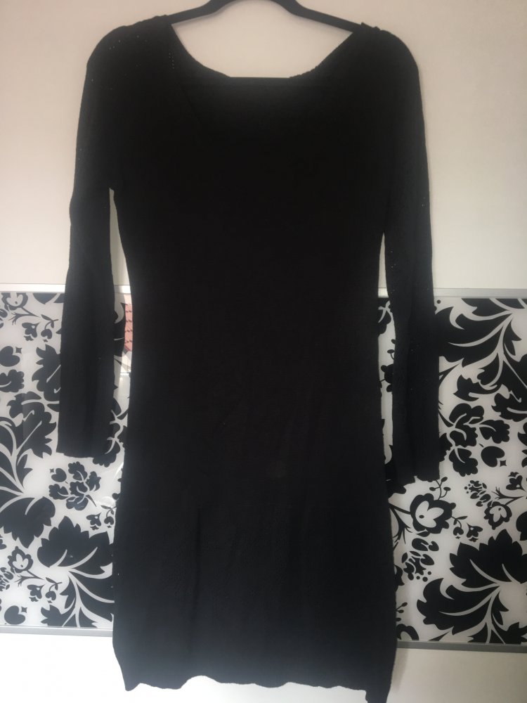 Schwarzes Strickkleid 