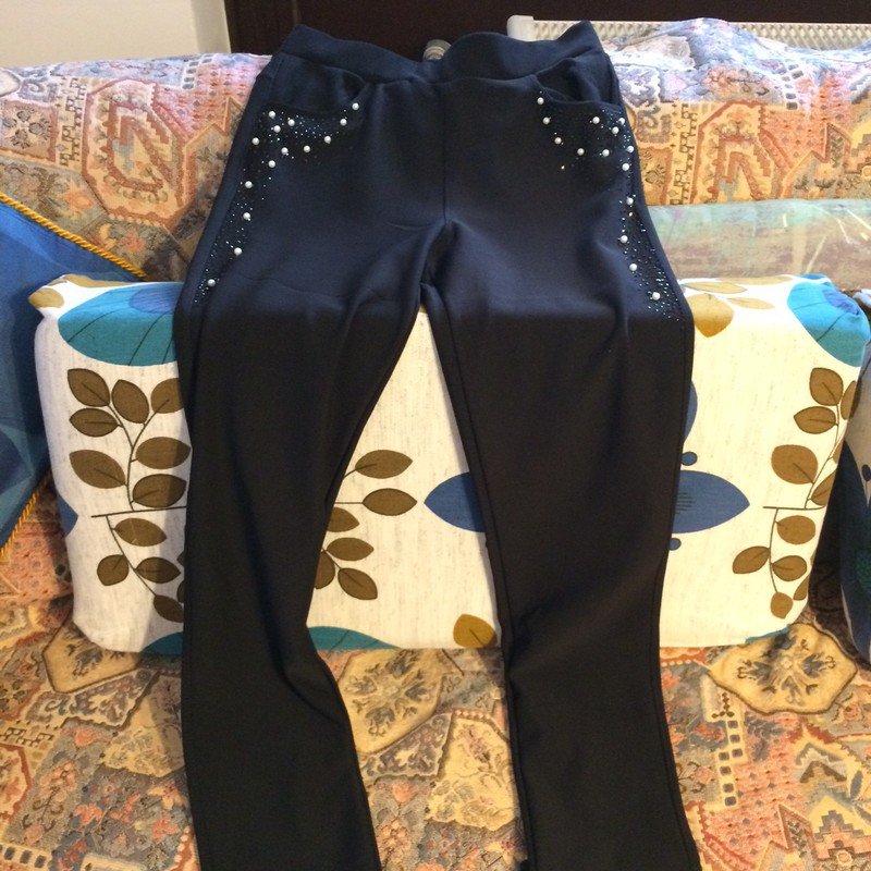 Schöne schwarze Hose mit Perlen, Gr. S