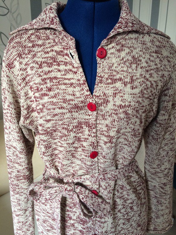 Kuscheliger Strickmantel mit Bindegürtel von Lindex