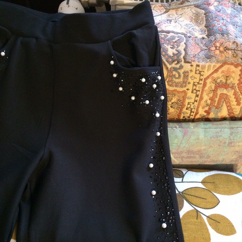 Schöne schwarze Hose mit Perlen, Gr. S