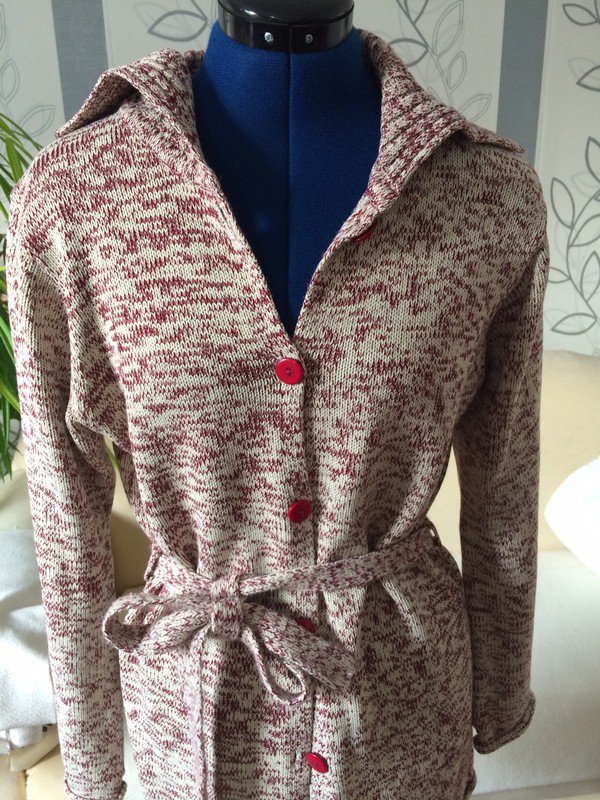 Kuscheliger Strickmantel mit Bindegürtel von Lindex