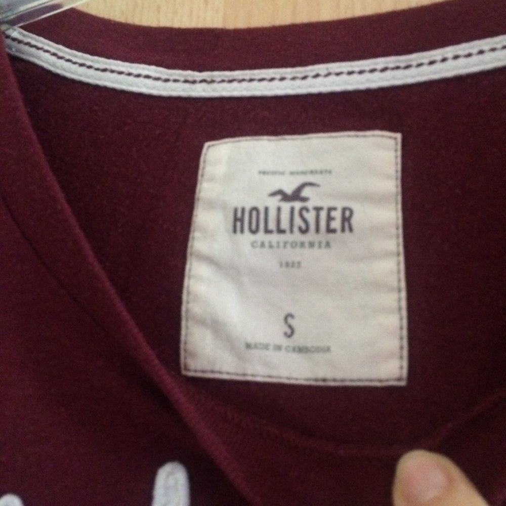 Burgundyfarbenes Hollister in Gr. S