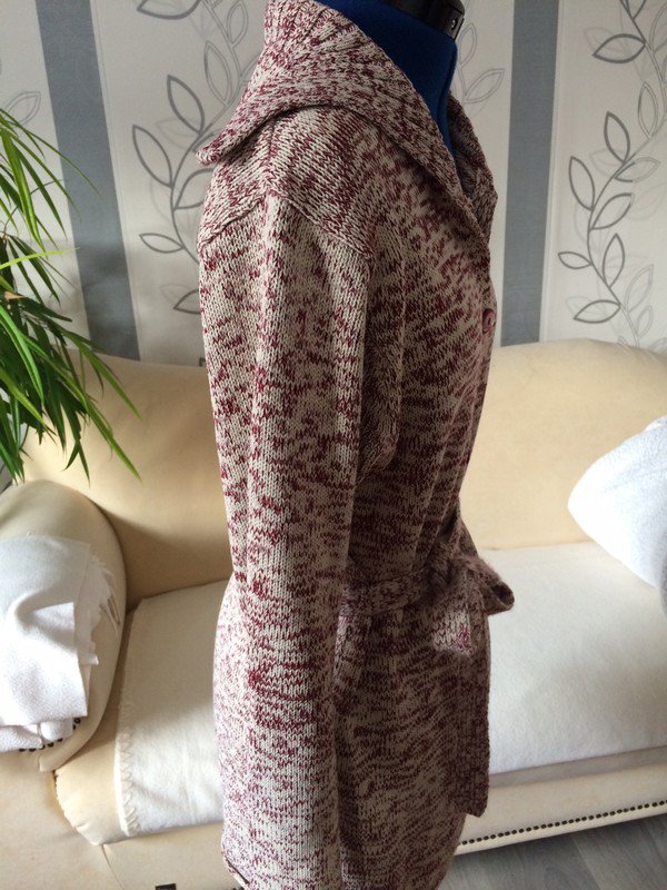 Kuscheliger Strickmantel mit Bindegürtel von Lindex