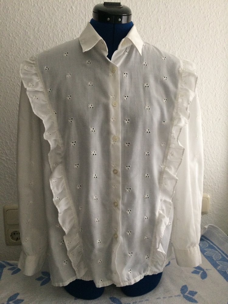 Weiße Bluse mit Lochstickmuster