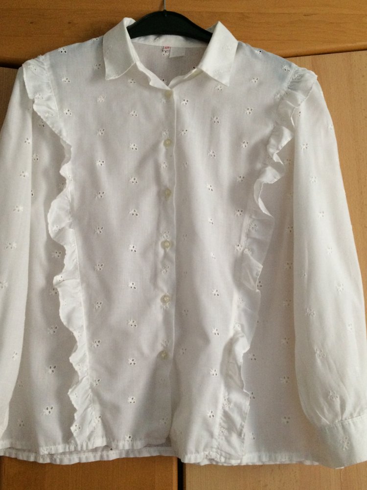 Weiße Bluse mit Lochstickmuster