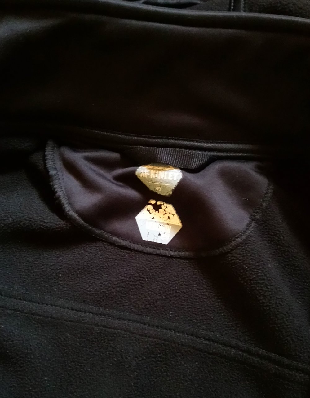 schwarze Shelljacke