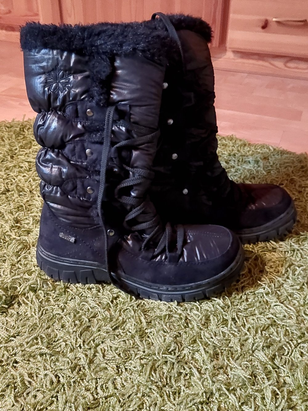 Schwarze Winterboots