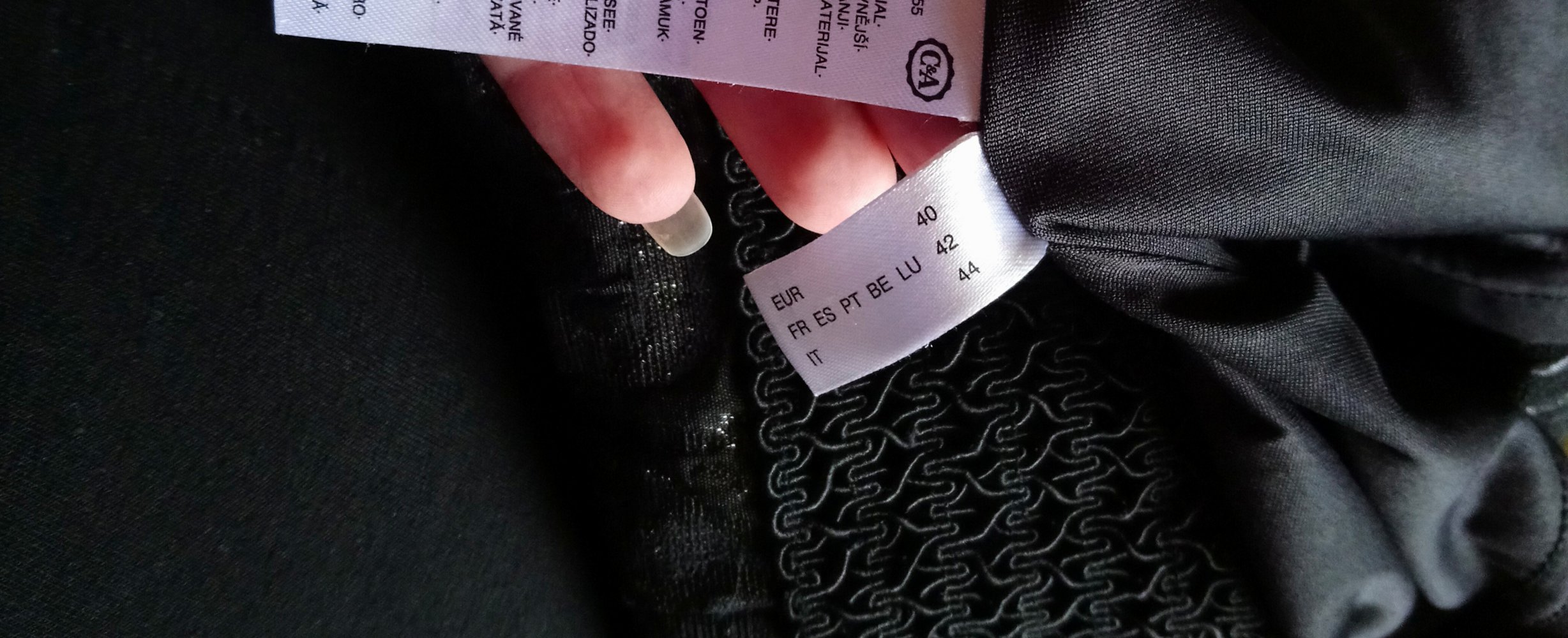 Schwarzes Kleid 
