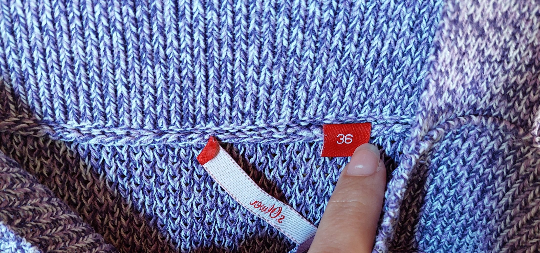 Schulterfreier Pulli