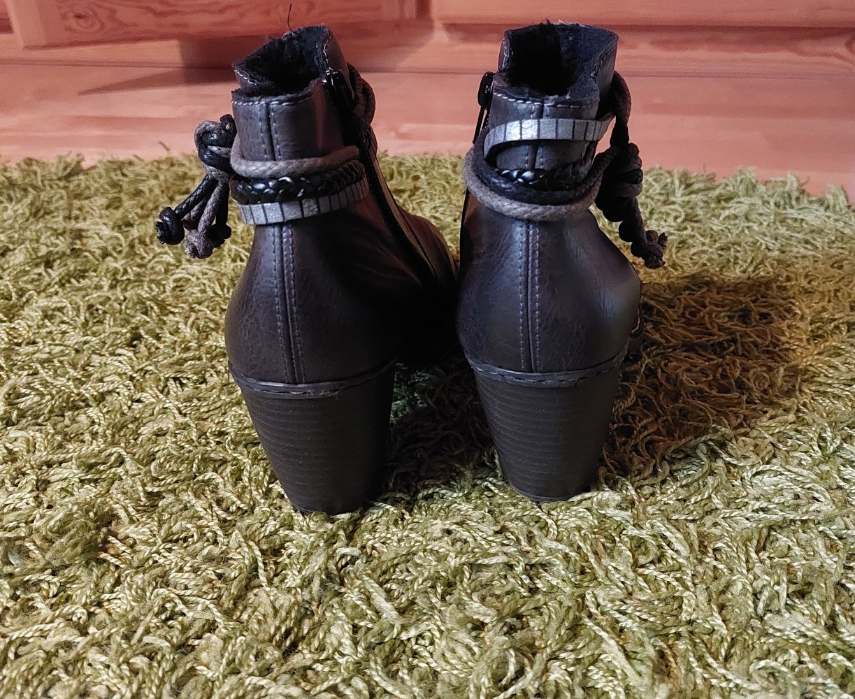 Braune warme Stiefeletten