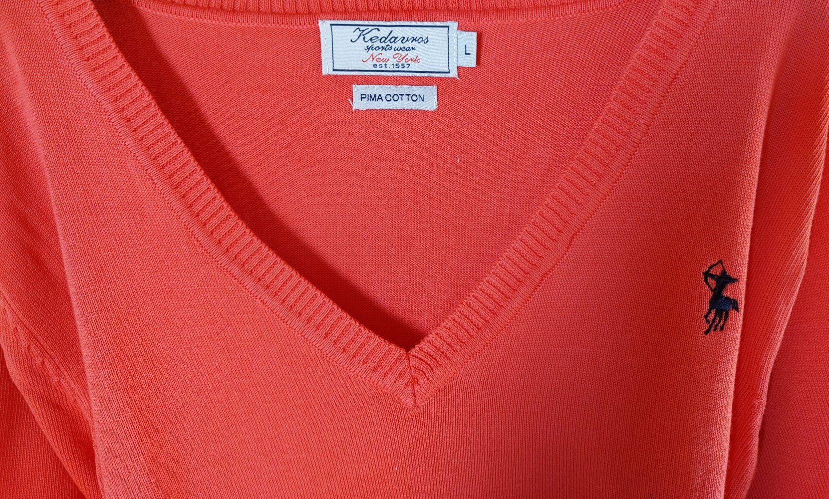 Korallfarbener Pullover 