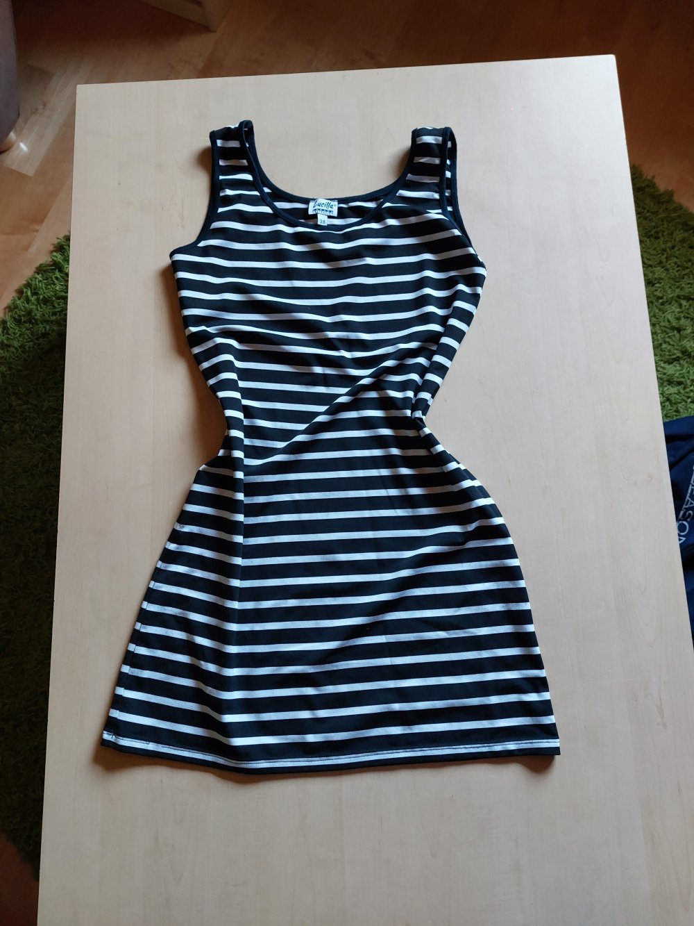 gestreiftes Kleid