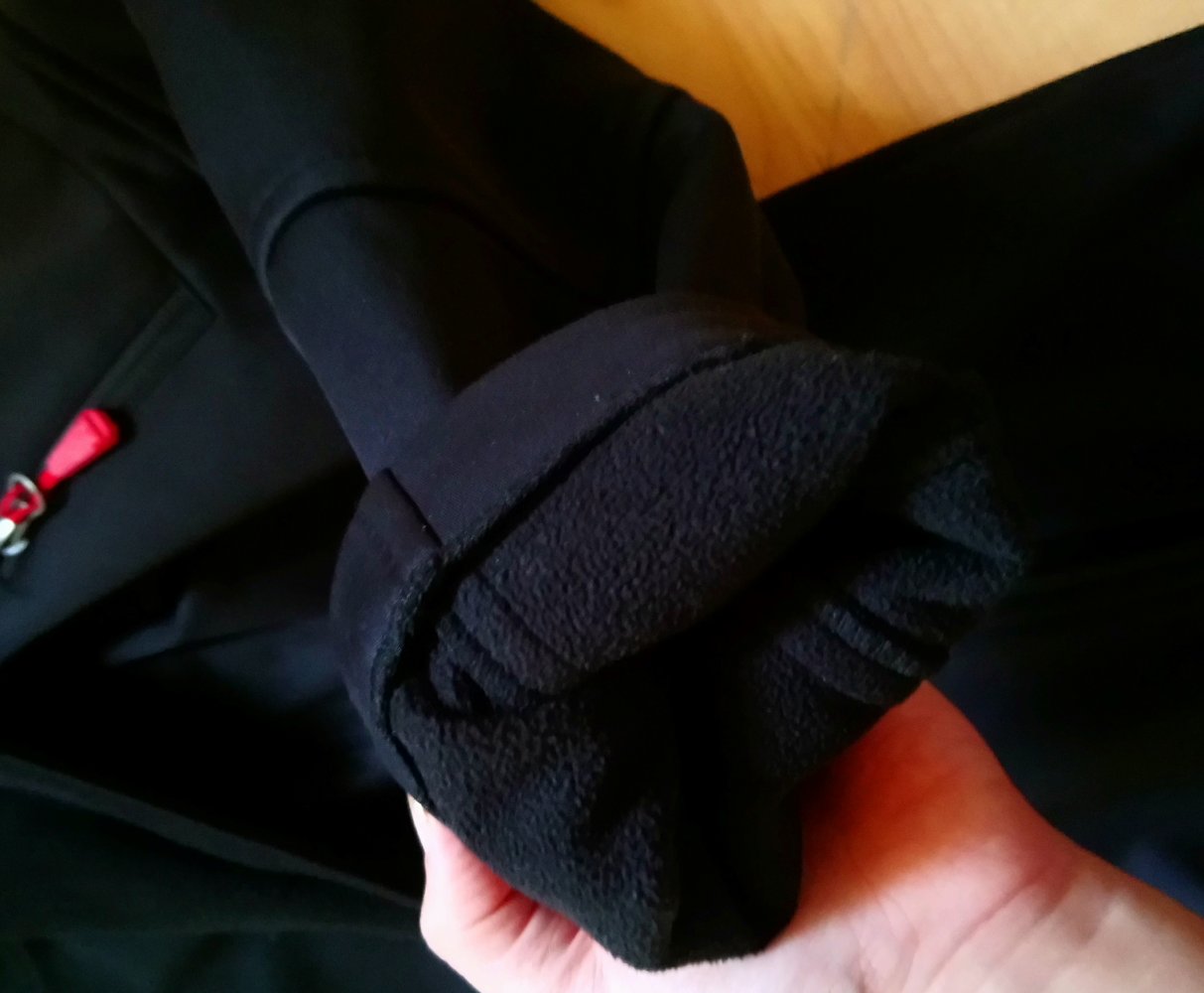 schwarze Shelljacke