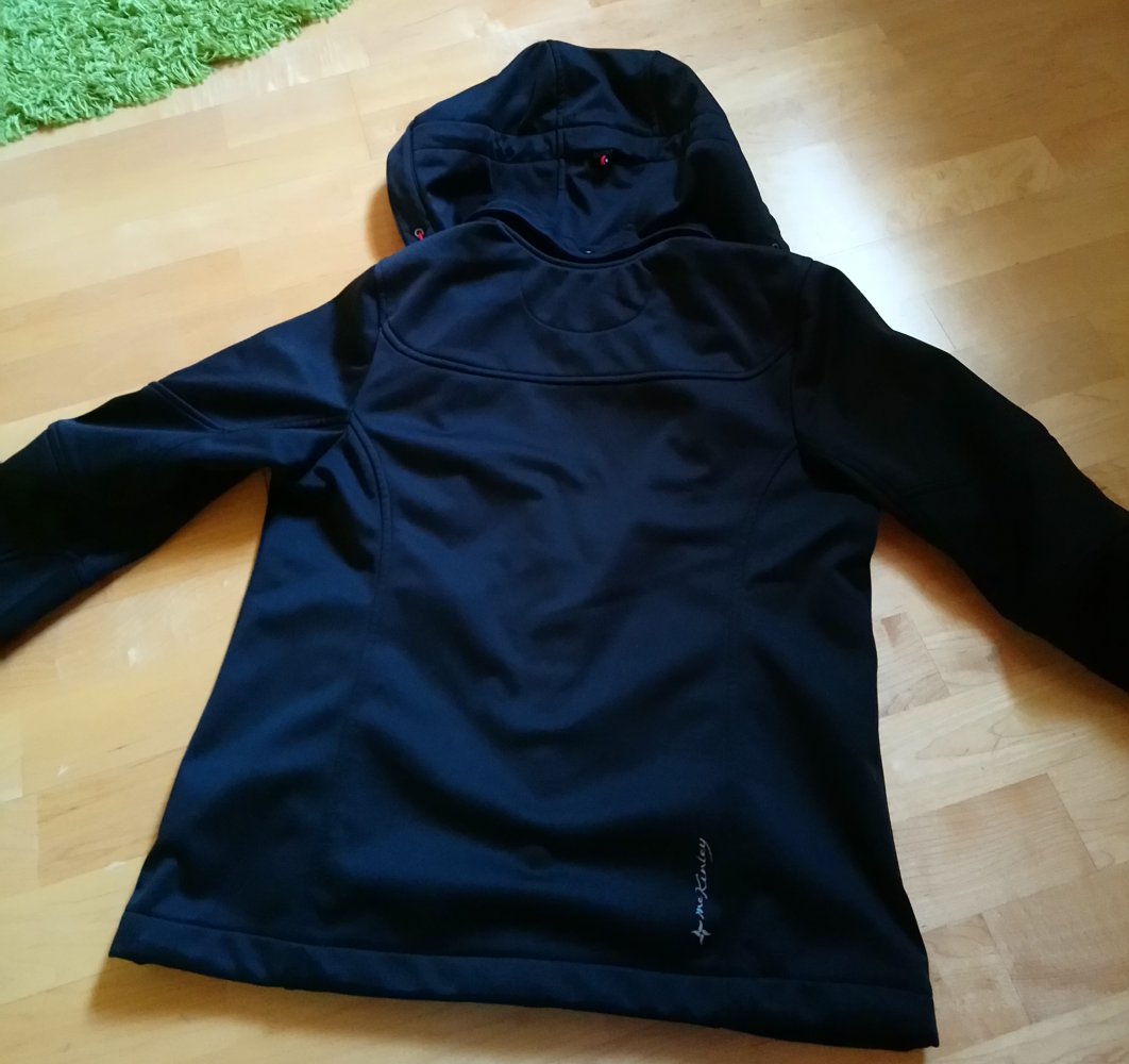 schwarze Shelljacke