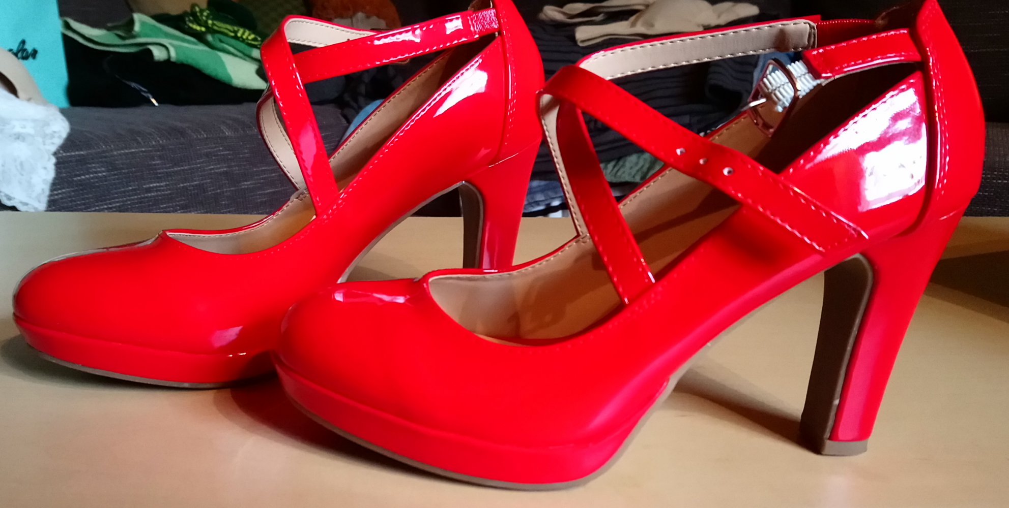 Knallrote Riemchen absatzschuhe 