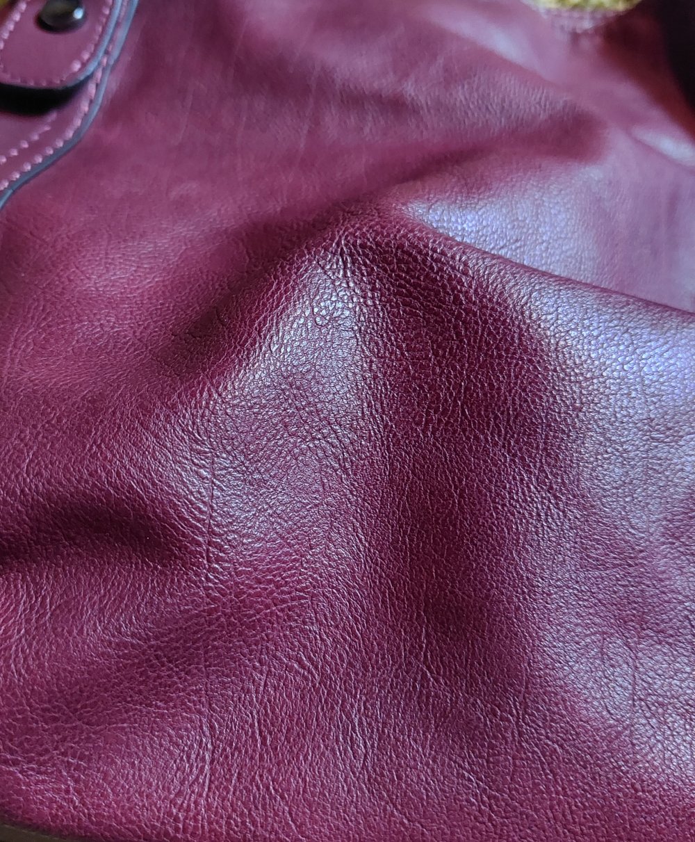 Weinrote Handtasche 