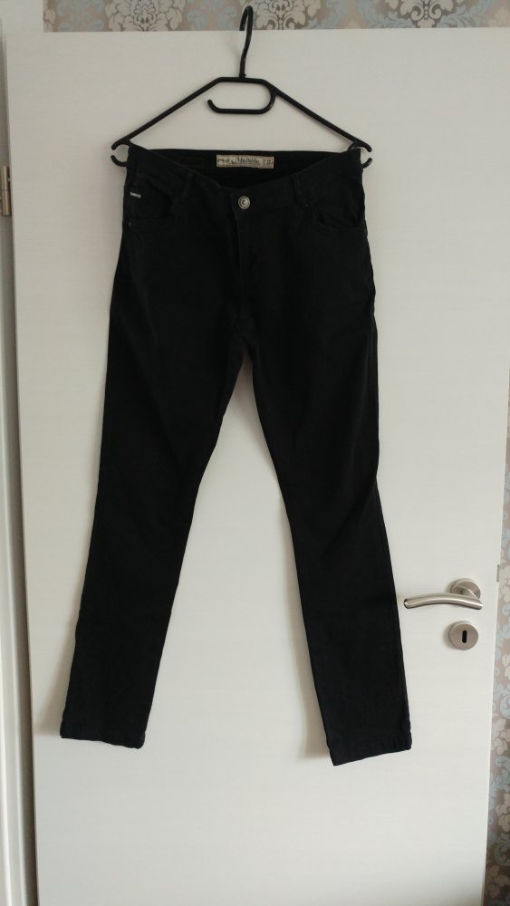 schwarze Jeans