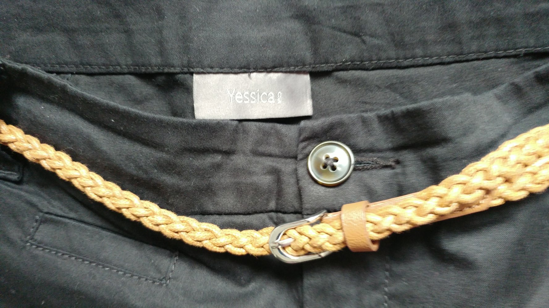 schwarze Shorts