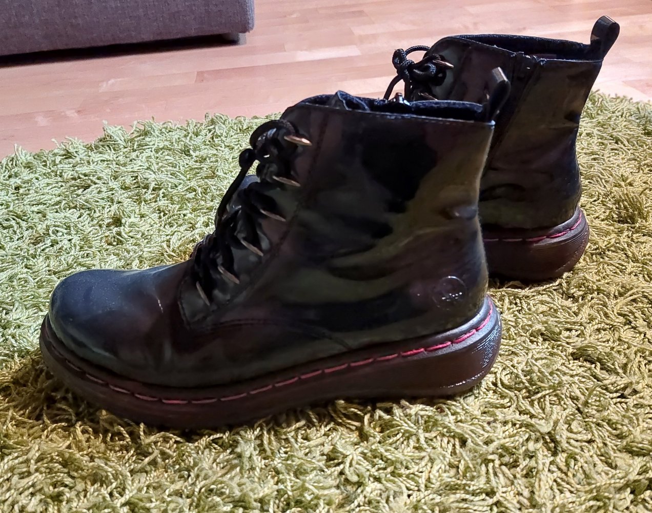 Dunkelblaue warme Stiefel 