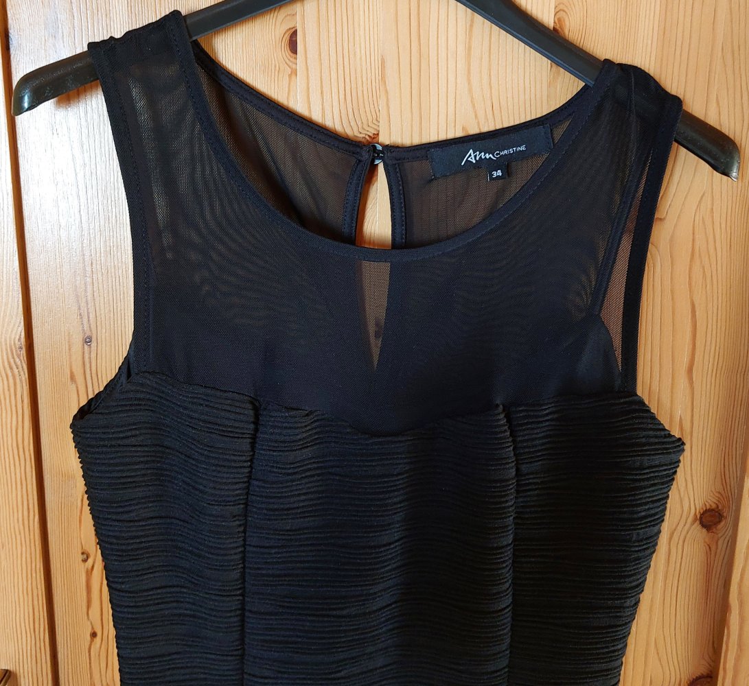 Schwarzes Minikleid 