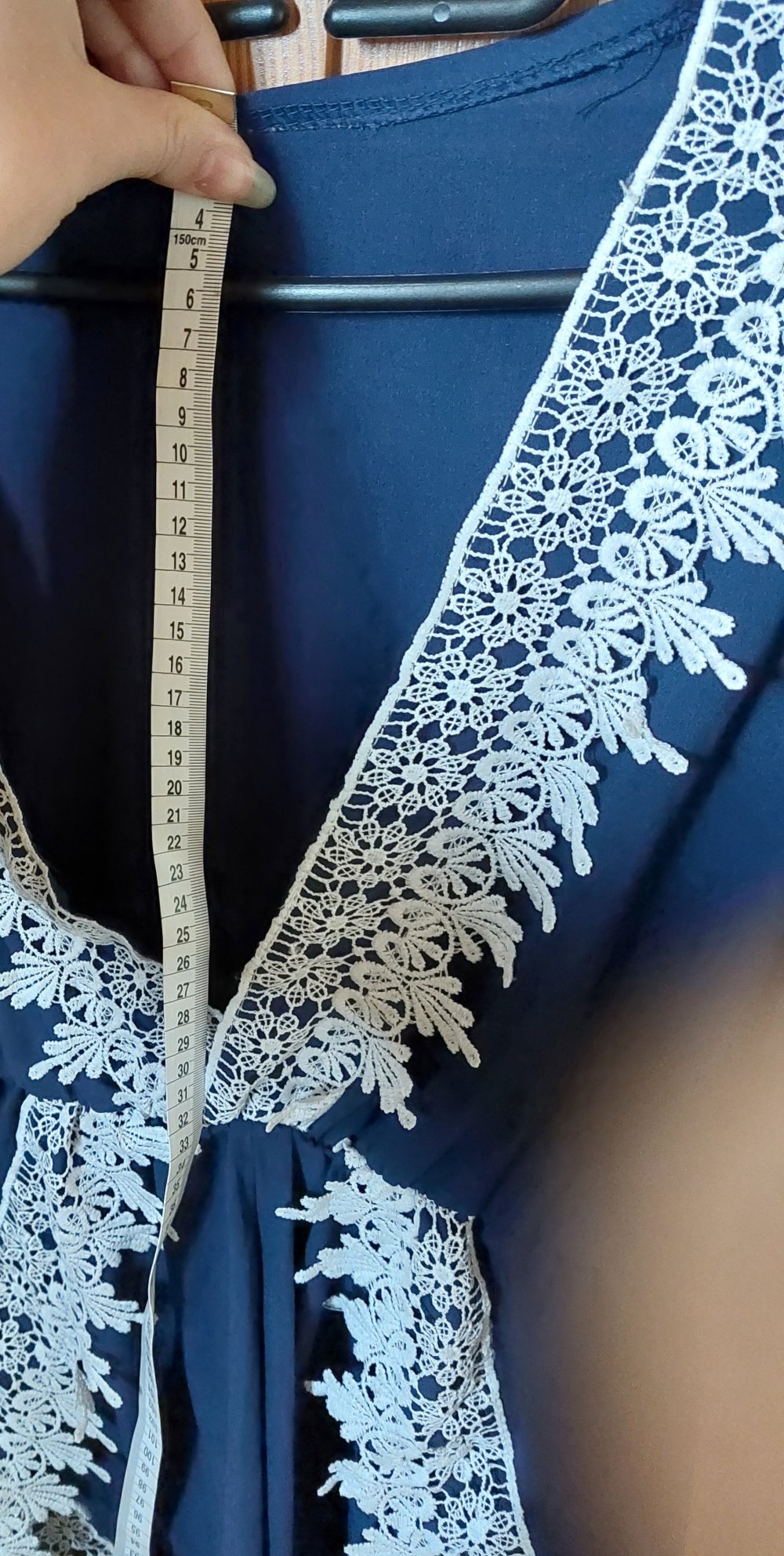 Jumpsuit mit XL Ausschnitt 