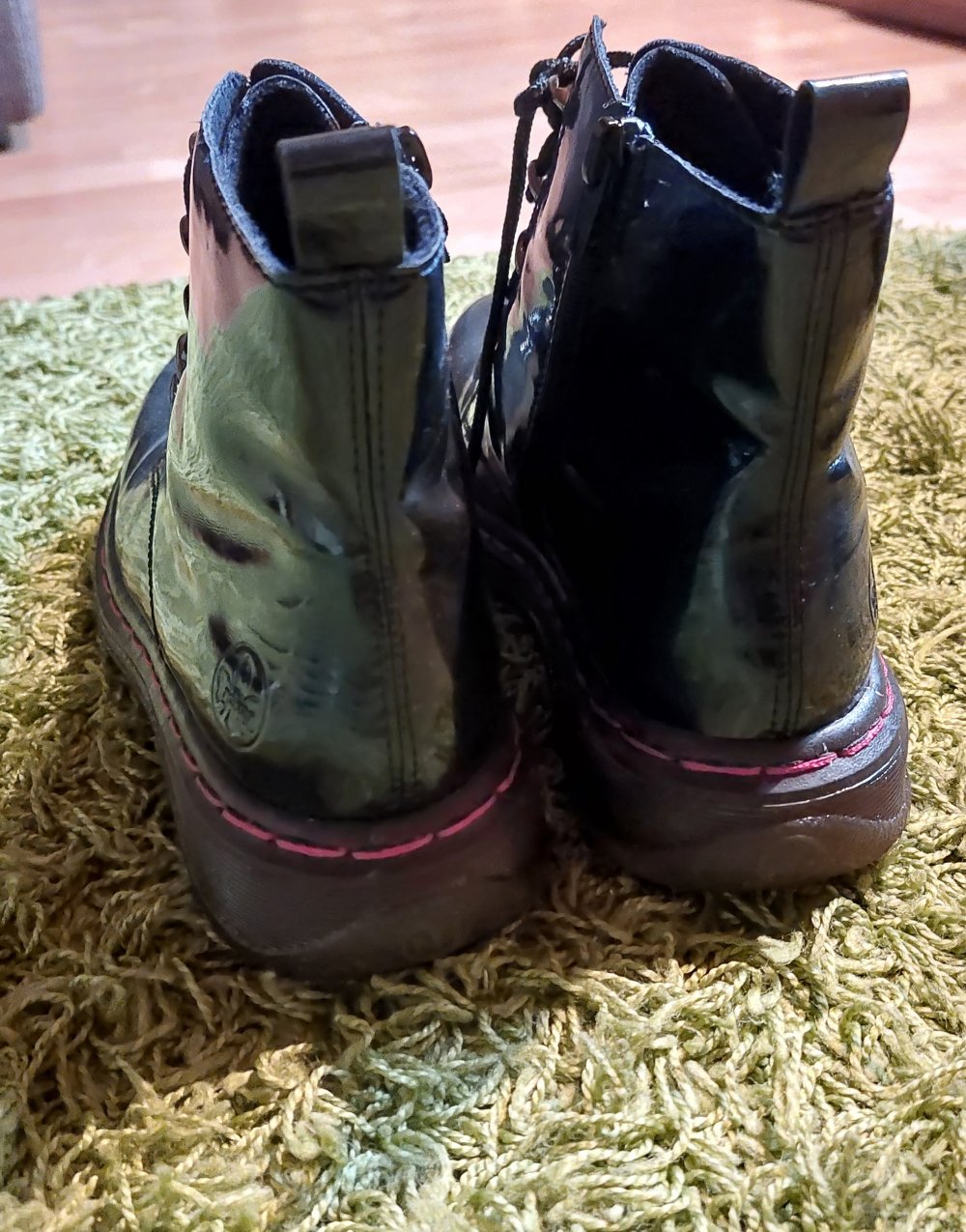 Dunkelblaue warme Stiefel 