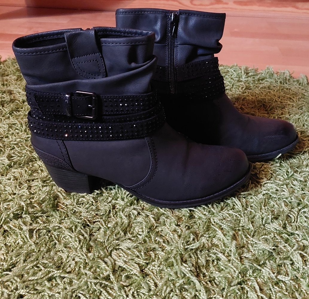 Schwarze Stiefeletten 