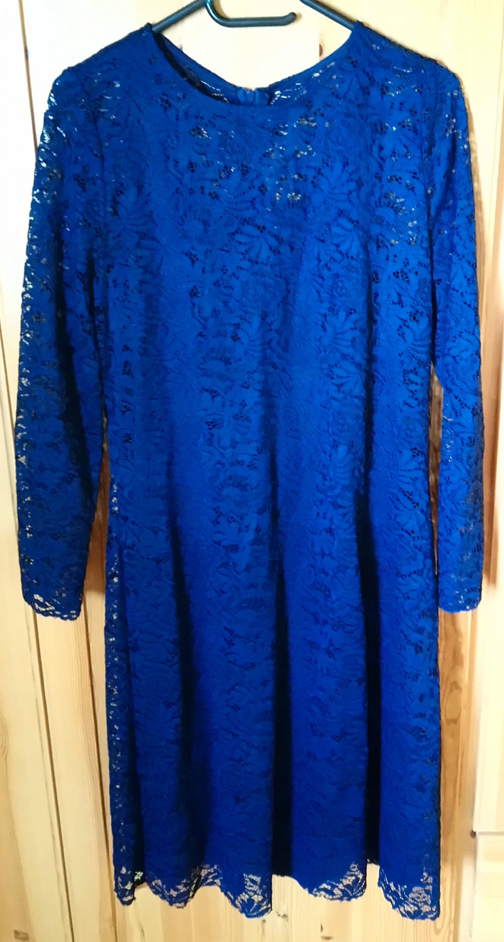 Blaues Spitzenkleid 