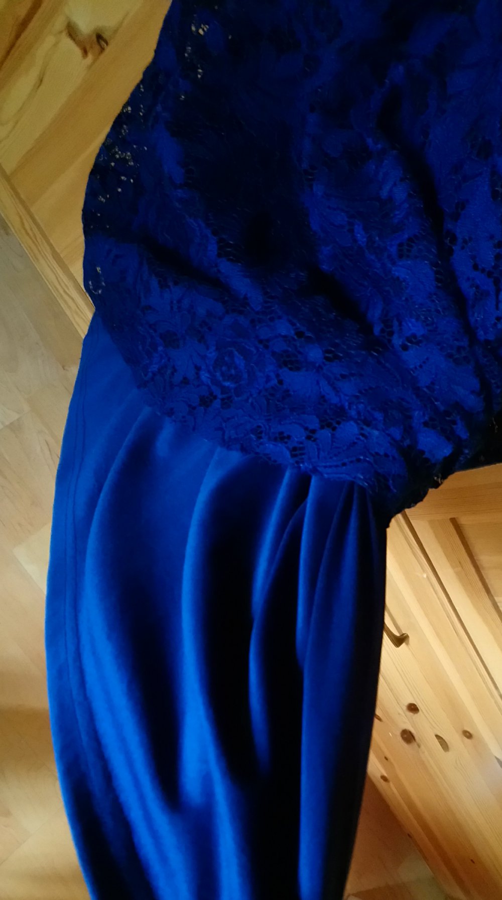 Blaues Spitzenkleid 