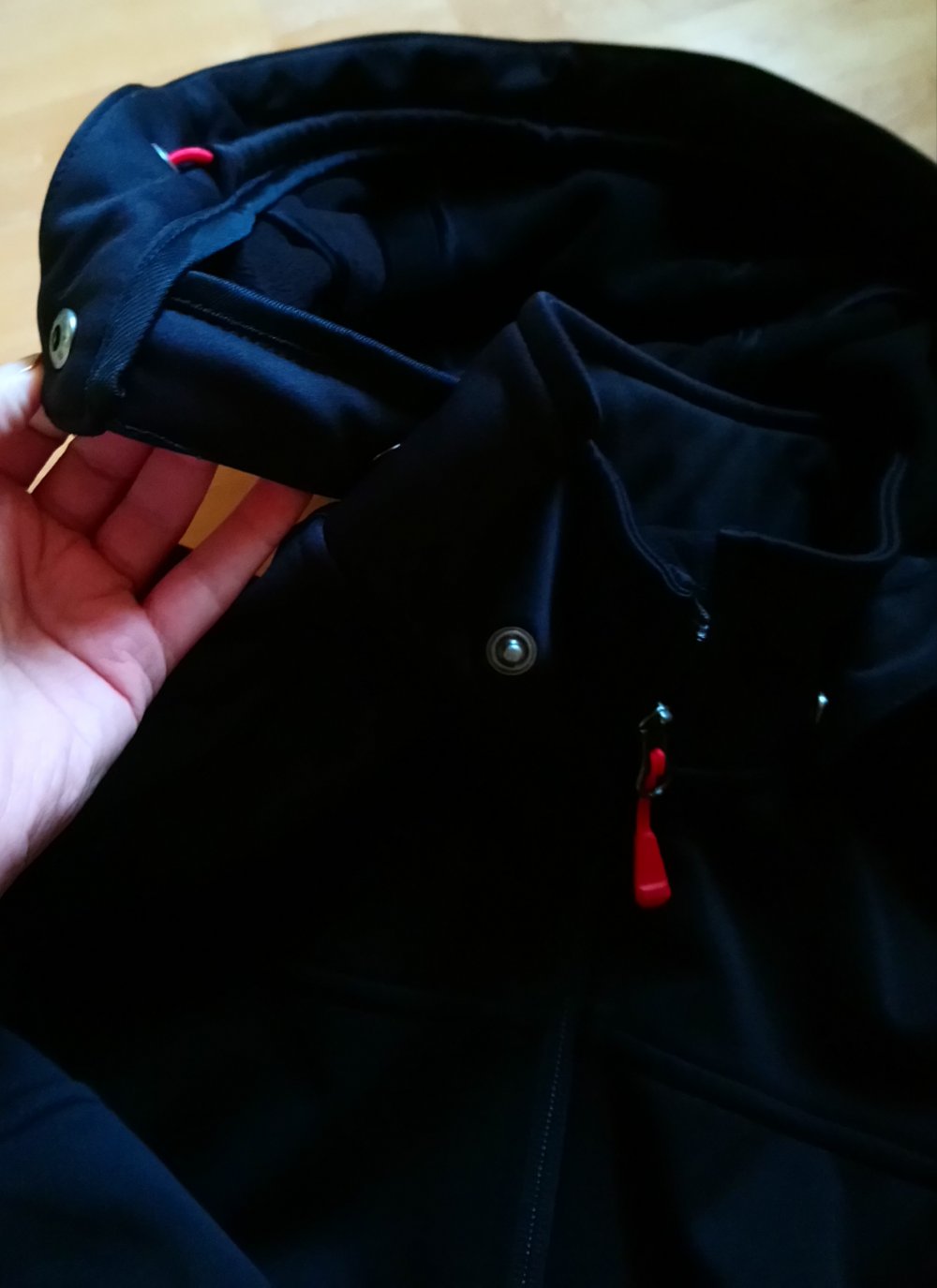 schwarze Shelljacke