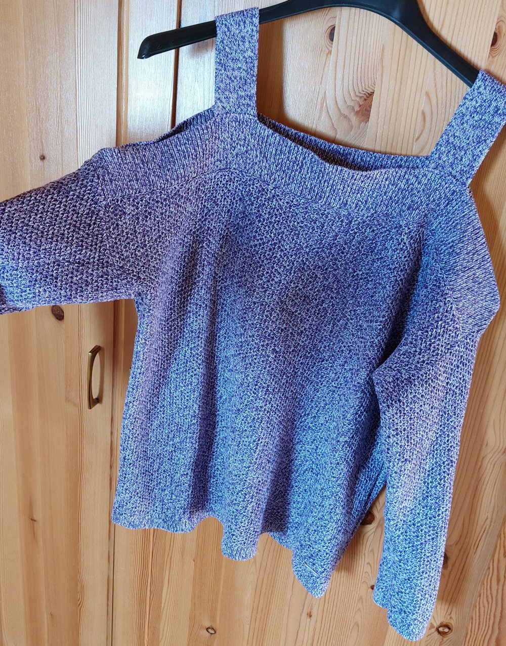 Schulterfreier Pulli