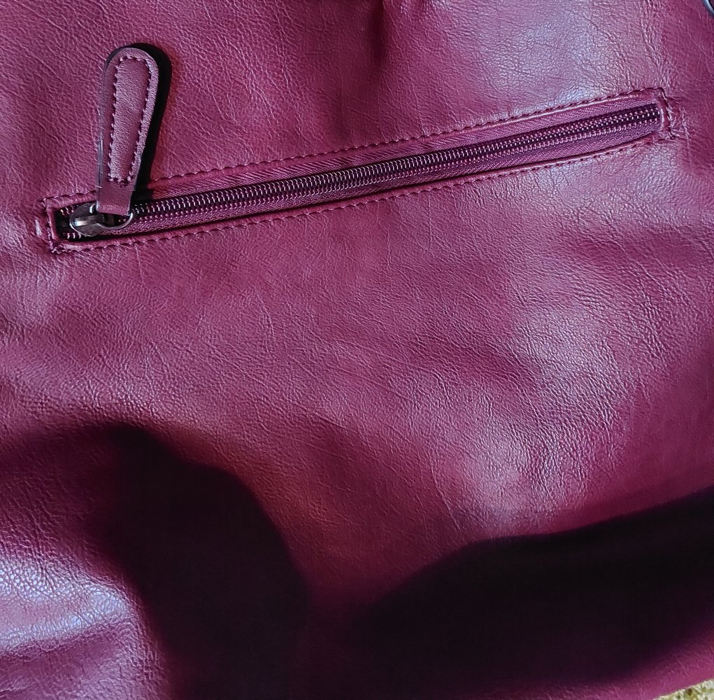 Weinrote Handtasche 