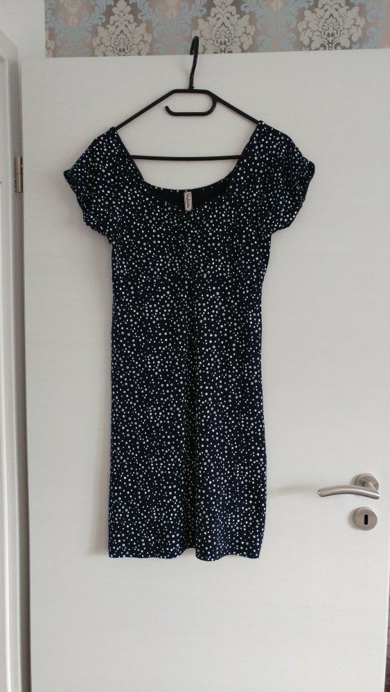 schwarz weißes Kleid