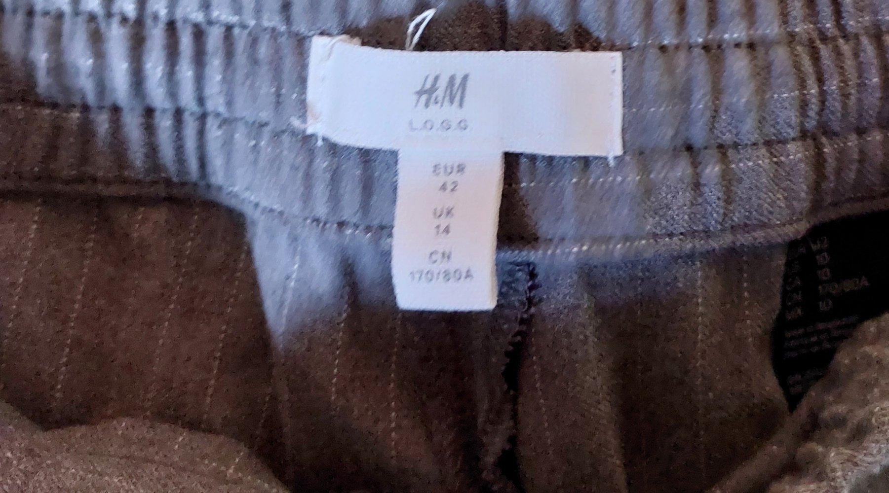 Graue Stoffhose