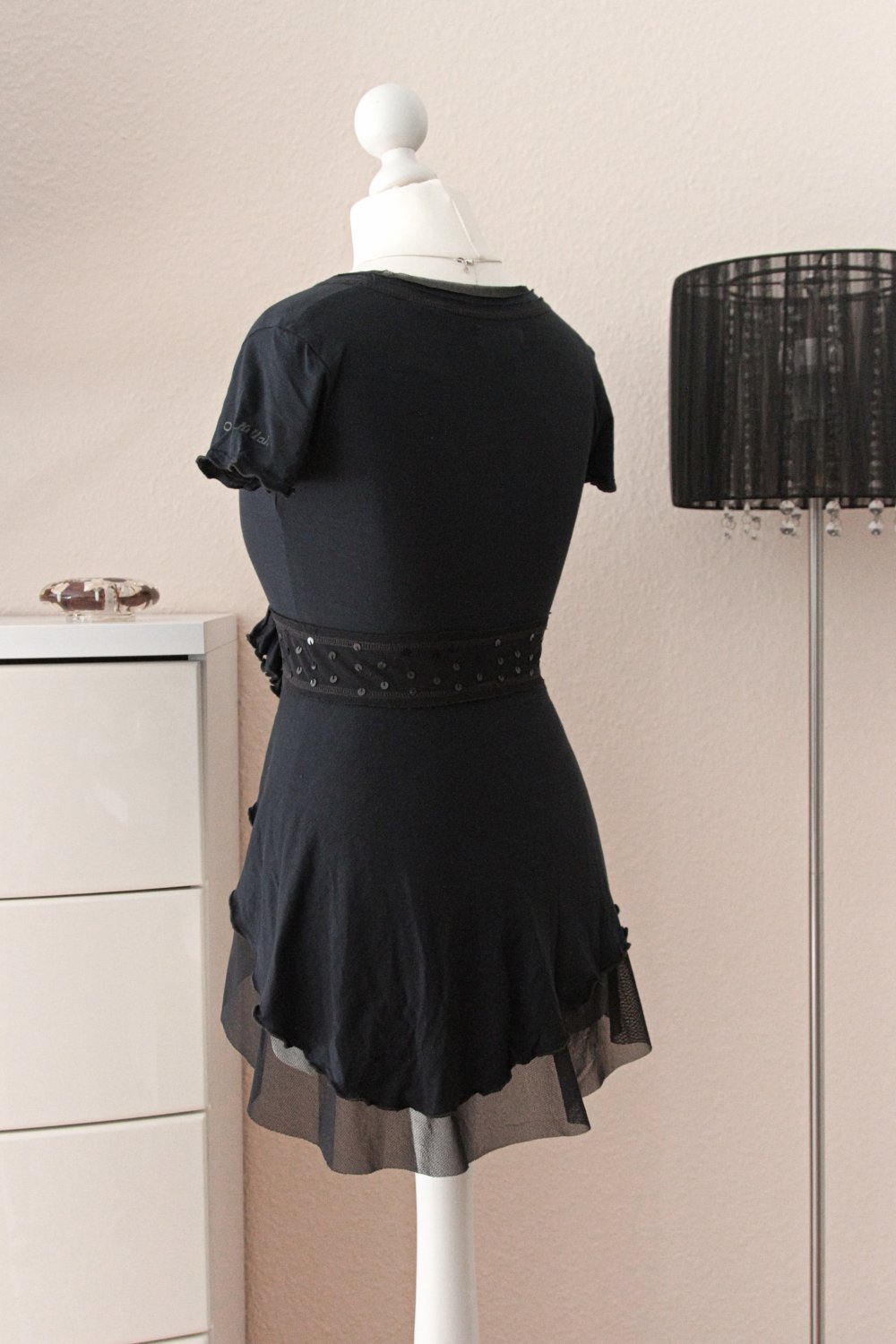 Schwarzes elegantes Tshirt mit Pailletten, chic, festlich, besonders