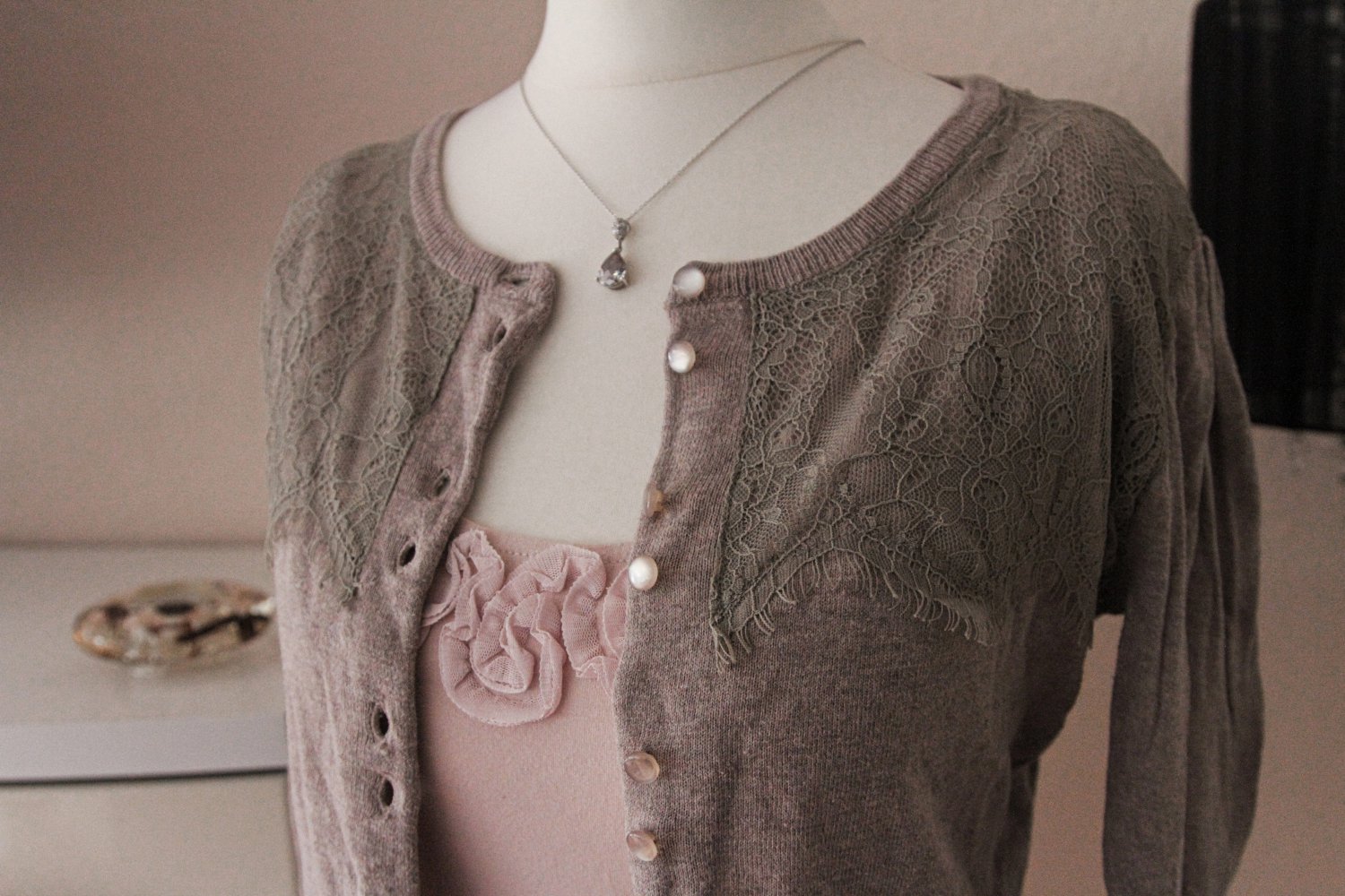 Stickjacke mit hübschen Details / Stickmuster