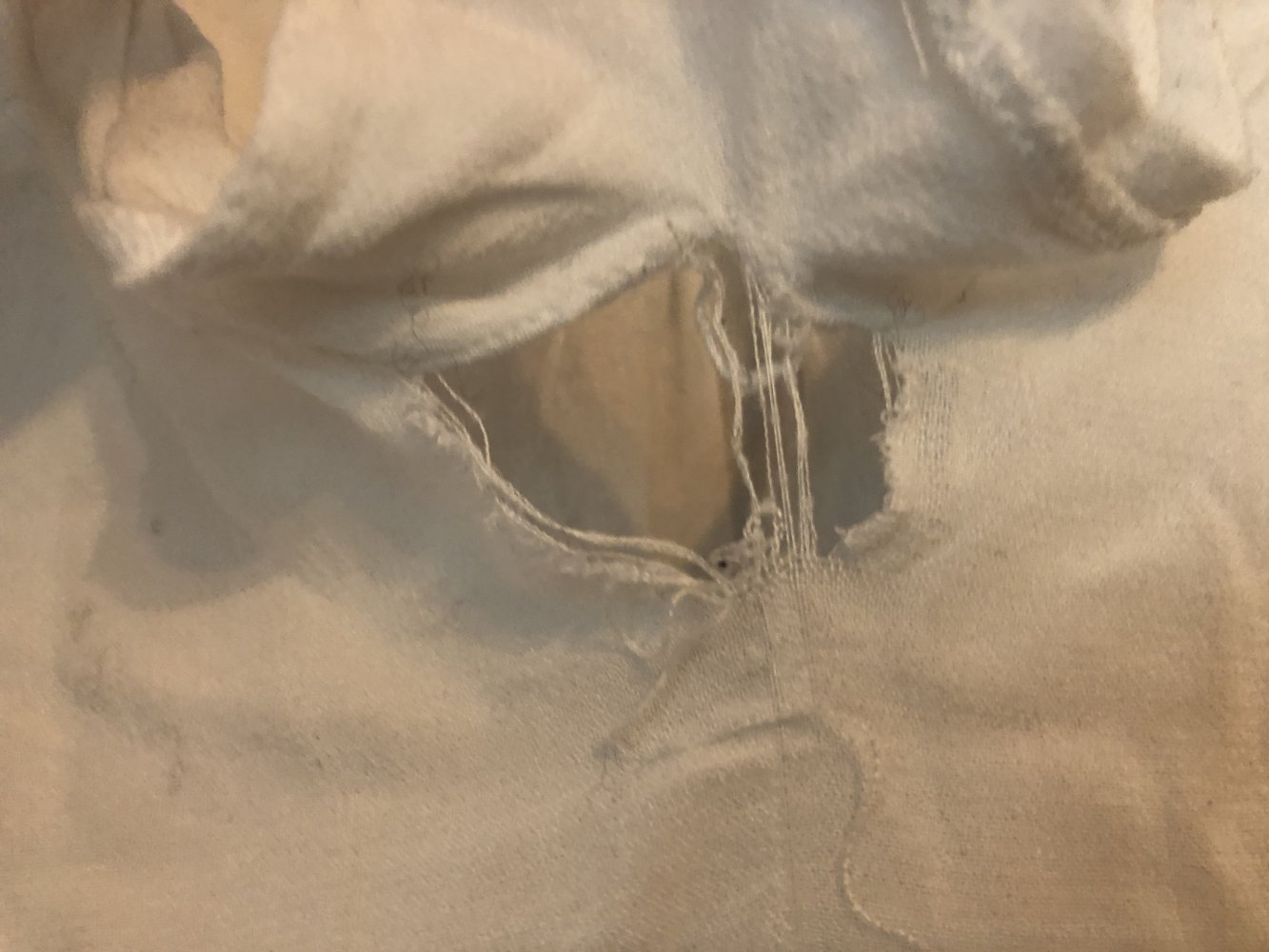 Bluse für Damen mit schwarzer Schleife