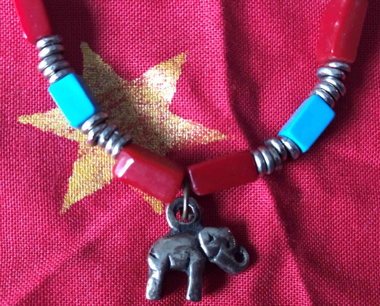 Kette aus Afrika mit Elefant