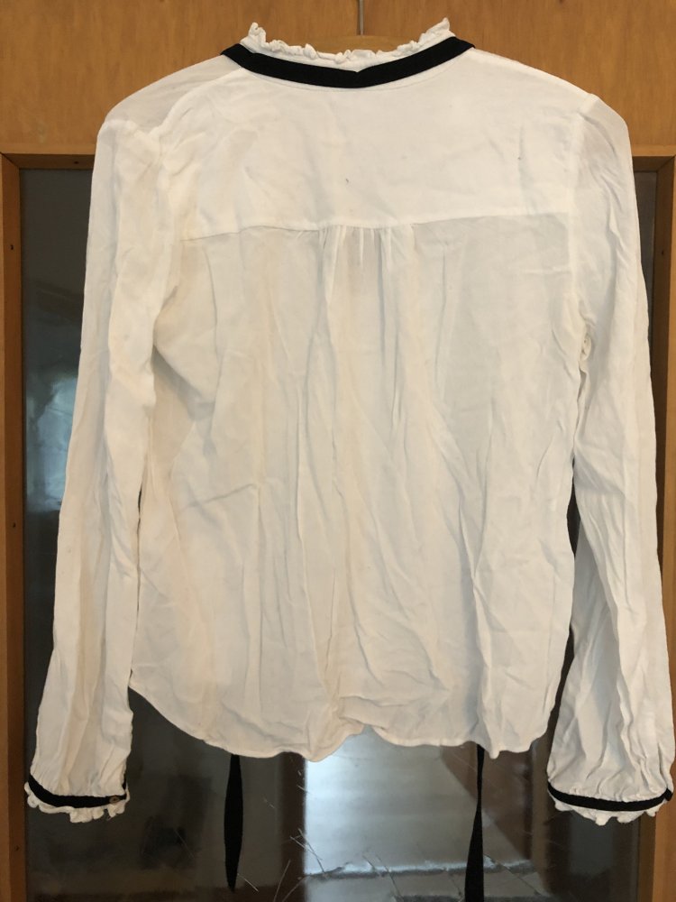 Bluse für Damen mit schwarzer Schleife