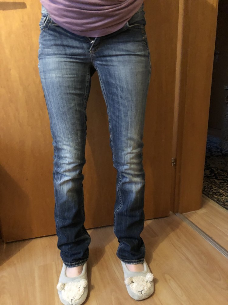 Jeanshose mit Steinen