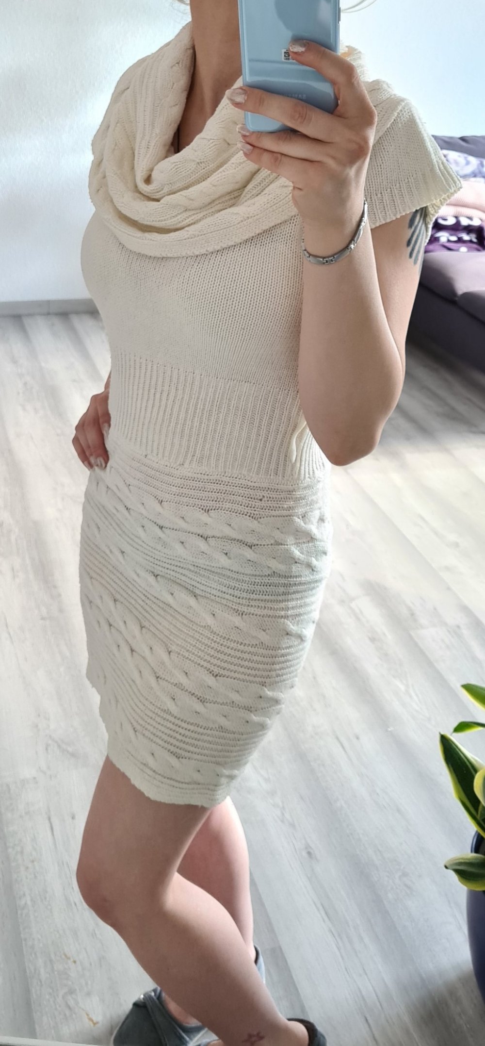 Cremeweißes Strickkleid