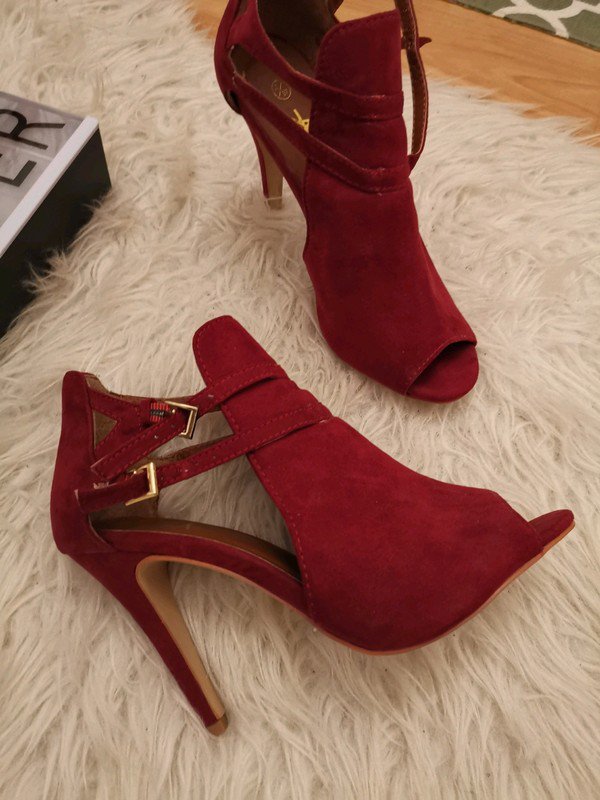 High heels cut out