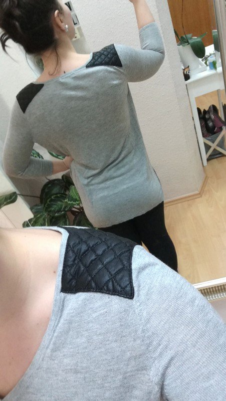 Langes Oberteil mit Leder Applikationen