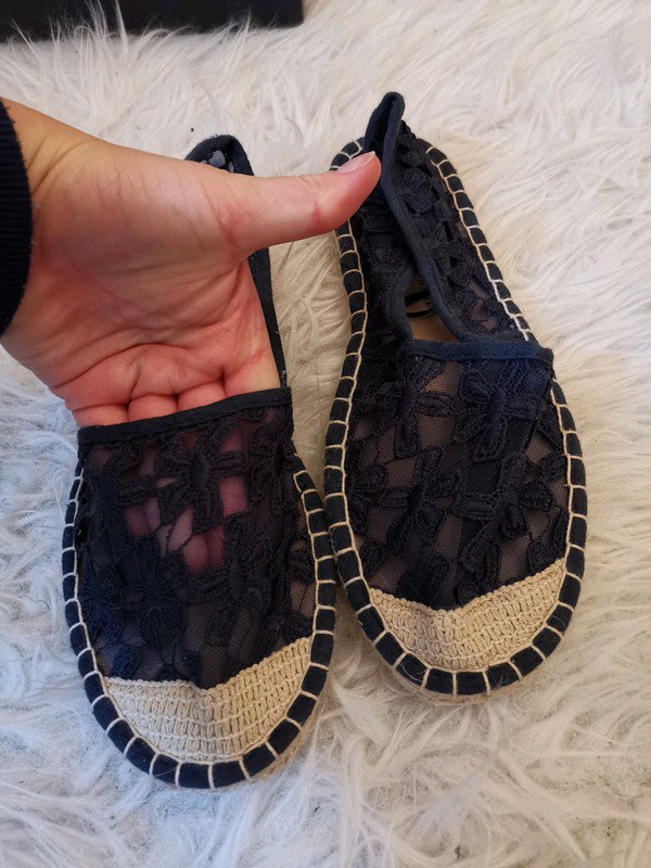 Espadrilles in Dunkelblau mit Blumenmuster
