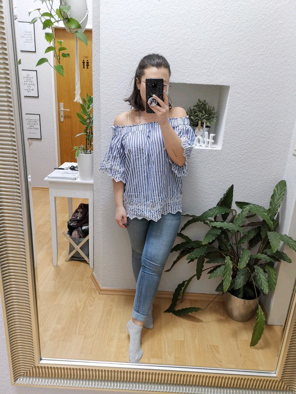 Gestreiftes Schulterfreiers top mit Spitze