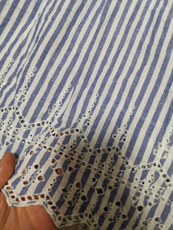 Gestreiftes Schulterfreiers top mit Spitze
